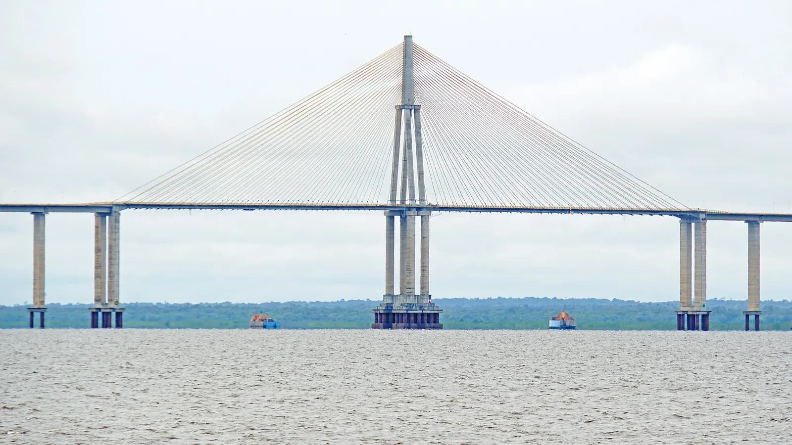 Ponte sobre o Rio Negro terá faixa interditada para manutenção